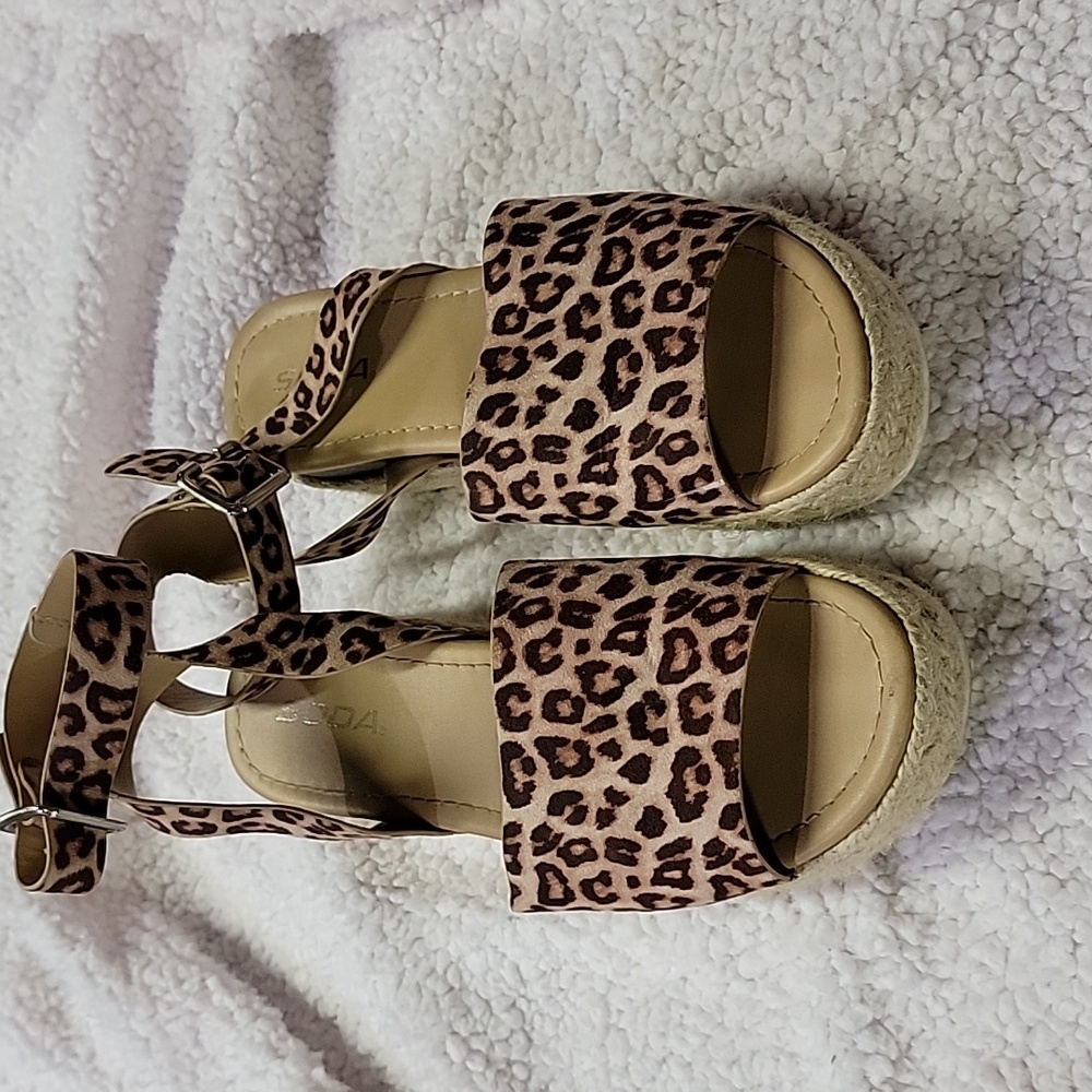 Soda sandals women's size 9